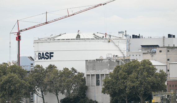 Thumbnail for PepsiCo reports 0.4% revenue growth amid declining North American sales 