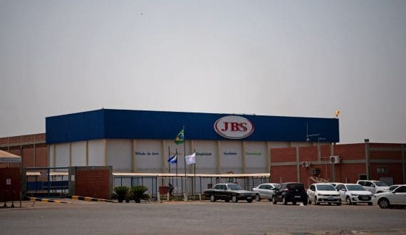 Thumbnail for EIB Global and BOI sign US$92 million financing deal to boost Nigeria’s cocoa and dairy value chains  